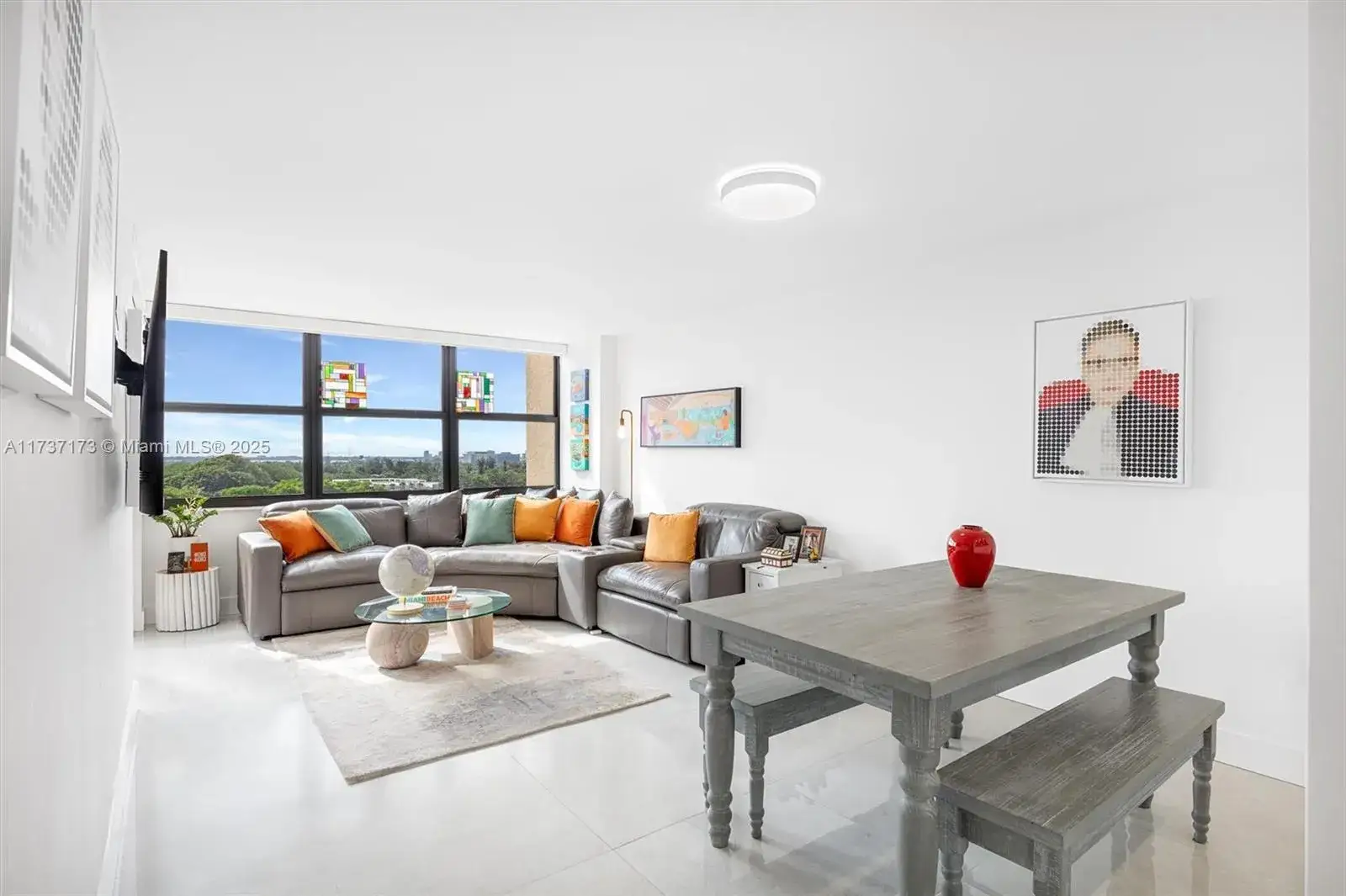2 bedroom 2 bath Residential for sale at 2555 Collins Ave # 1106, Miami Beach FL 33140