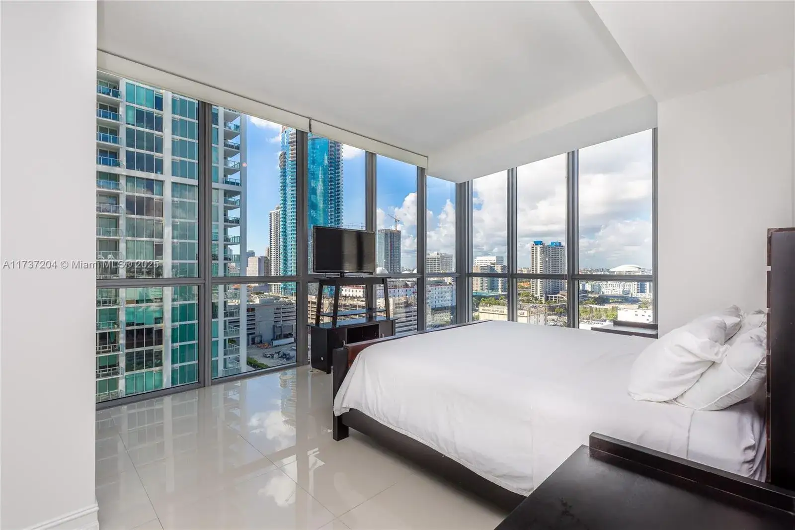 2 bedroom 2 bath Residential Lease for rent at 1100 Biscayne Blvd # 1906, Miami FL 33132