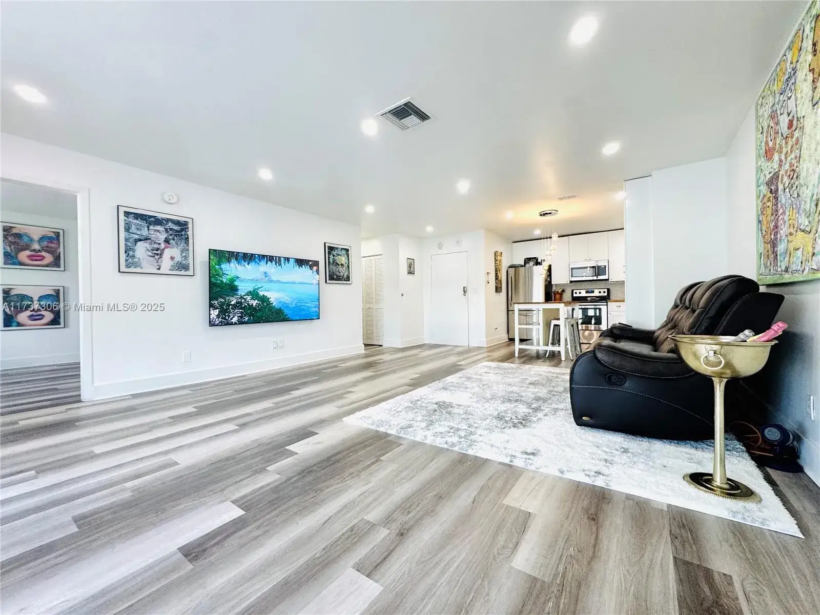2 bedroom 2 bath Residential for sale at 13499 Biscayne Blvd, North Miami FL 33181