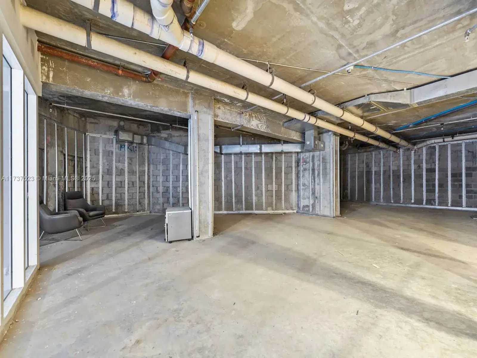 Commercial Sale for sale at 170 SE 14th St, Miami FL 33131