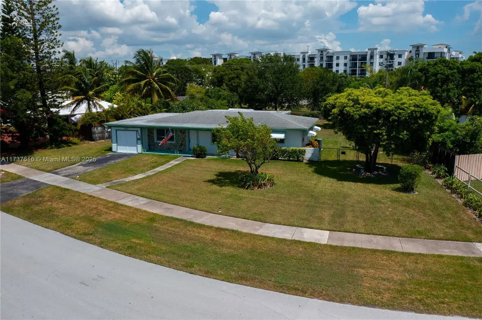 4 bedroom 2 bath Residential for sale at 9501 SW 181st Ter, Palmetto Bay FL 33157