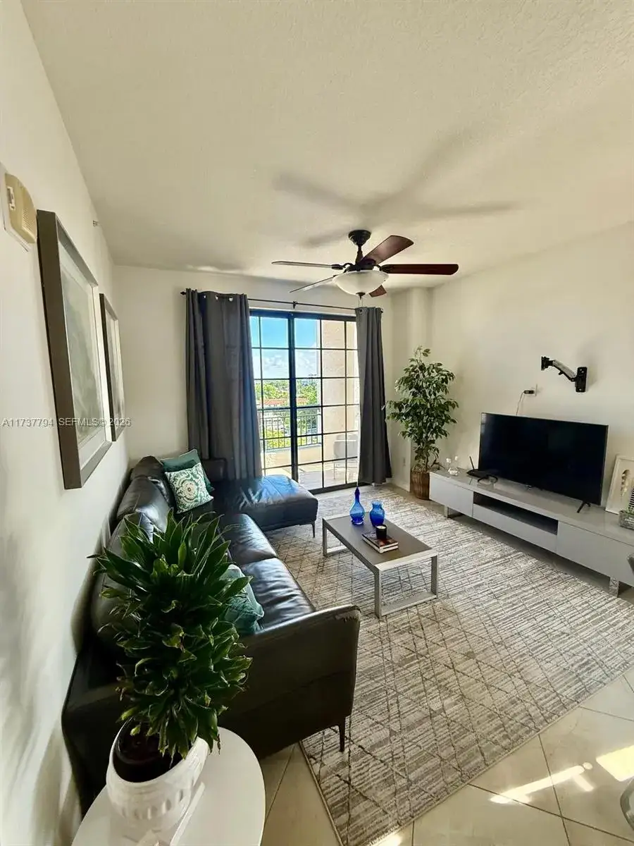 2 bedroom 2 bath Residential for sale at 233 S Federal Hwy # 725, Boca Raton FL 33432