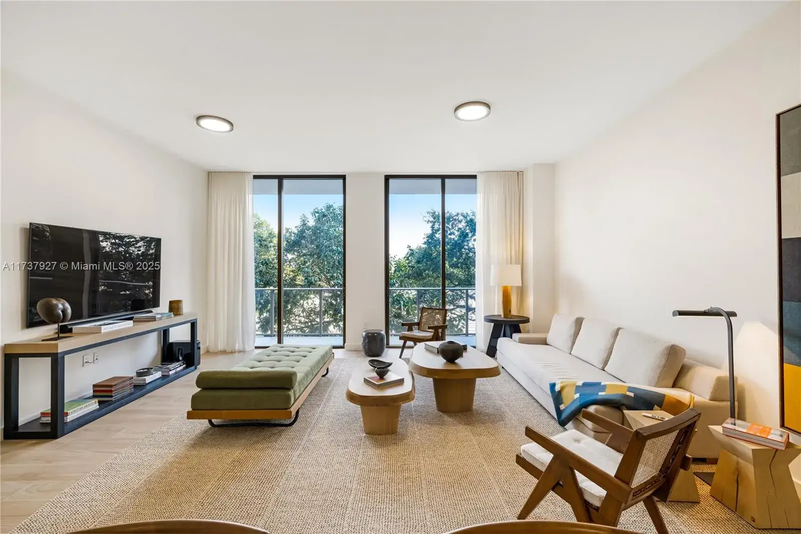 3 bedroom 3 bath Residential for sale at 2678 Tigertail Ave # 302, Coconut Grove FL 33133