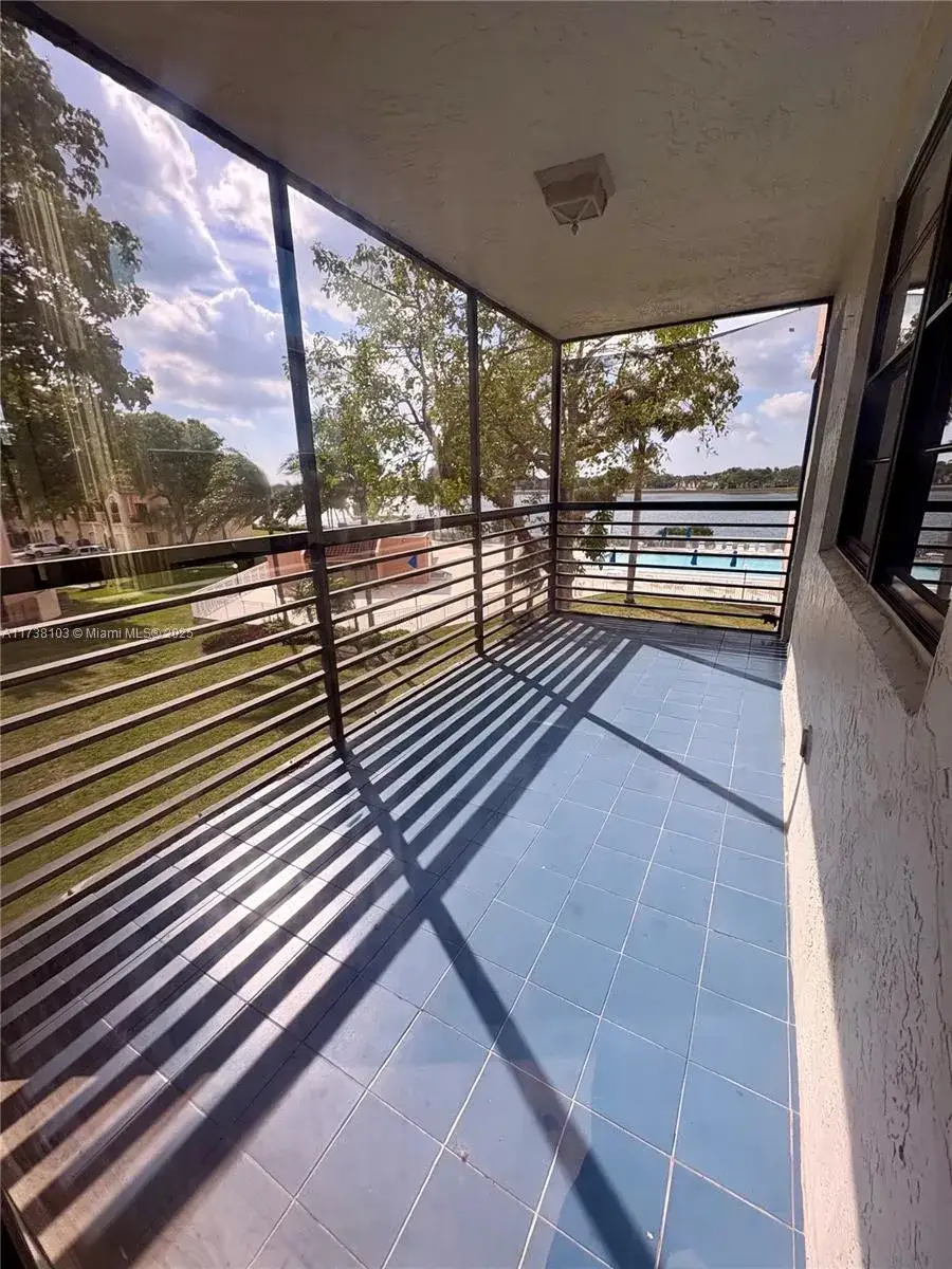 2 bedroom 2 bath Residential for sale at 20840 San Simeon Way # 304, Miami FL 33179