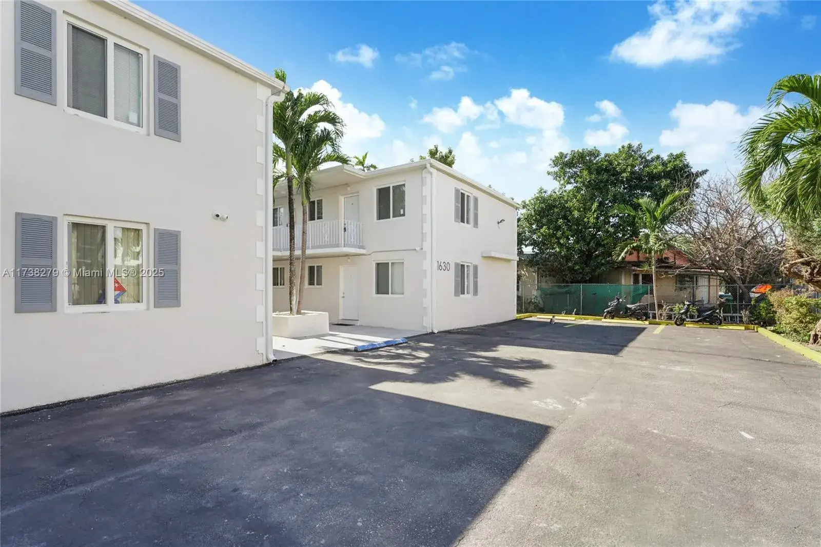 Commercial Sale for sale at 1630 NW 18th St, Miami FL 33125