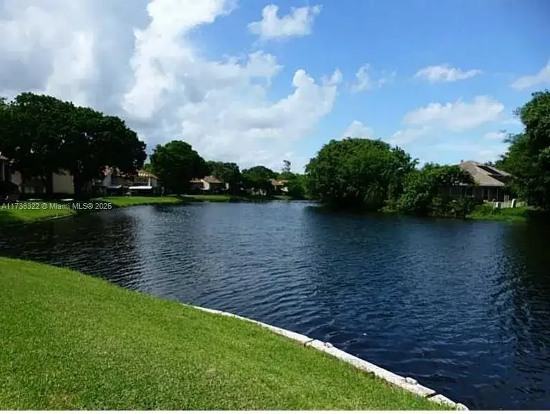 3 bedroom 2 bath Residential for sale at 238 Wimbledon Lake Dr # 238, Plantation FL 33324