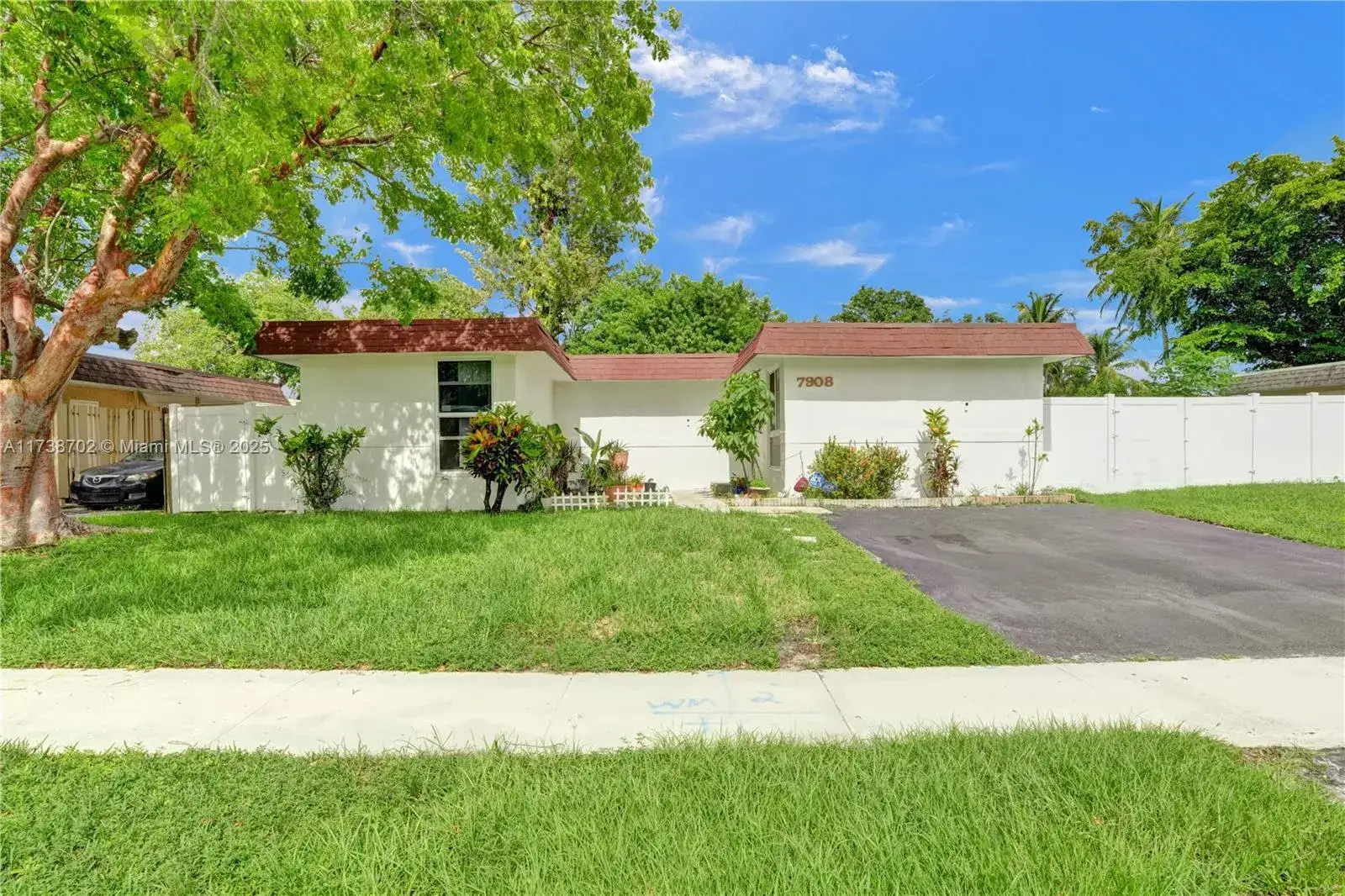 3 bedroom 2 bath Residential for sale at 7908 NW 70th Ave, Tamarac FL 33321