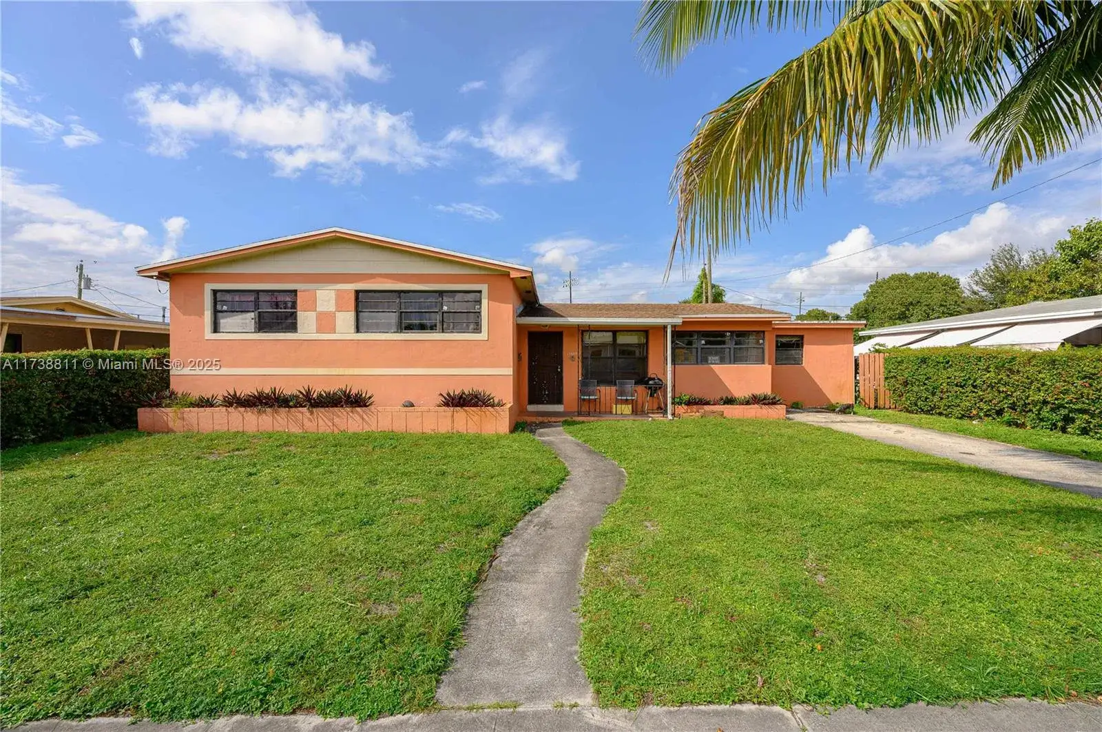 3 bedroom 2 bath Residential for sale at 17800 NW 14th Pl, Miami Gardens FL 33169