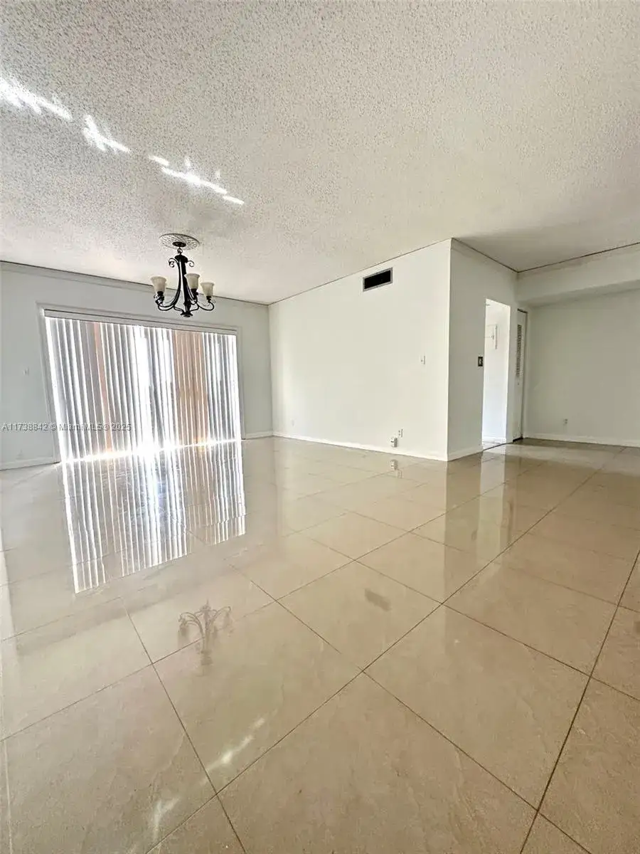 1 bedroom 1 bath Residential for sale at 2700 Riverside Dr # 308B, Coral Springs FL 33065