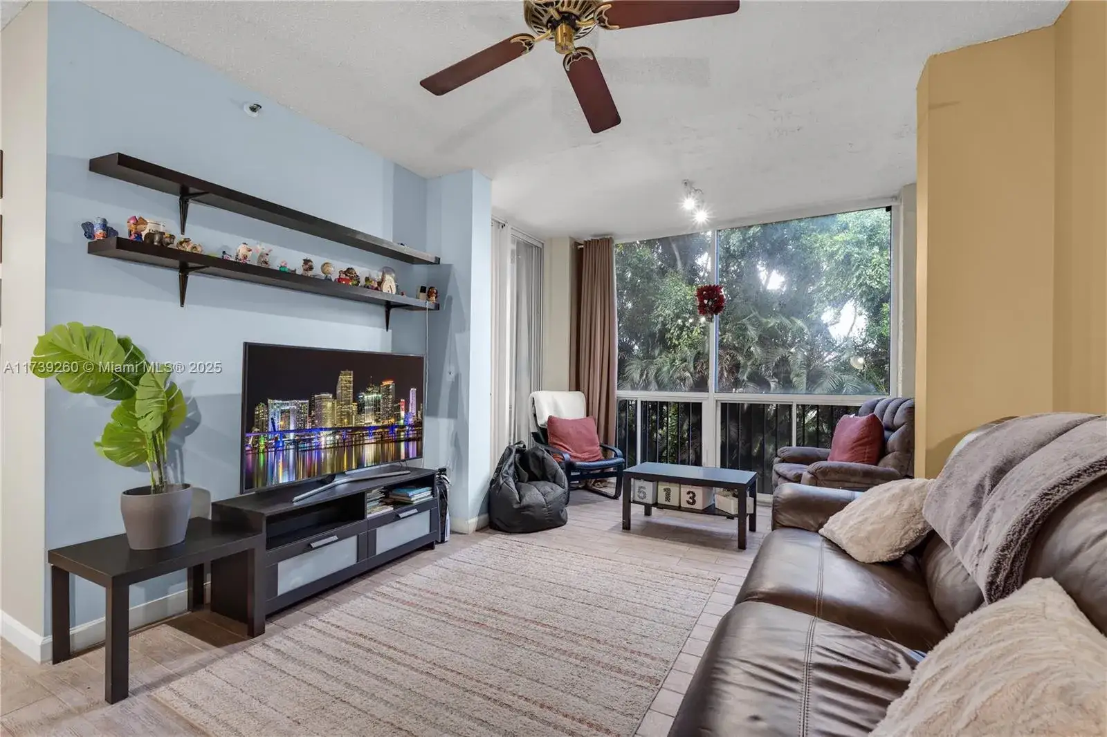 3 bedroom 2 bath Residential for sale at 9755 NW 52nd St # 212, Doral FL 33178