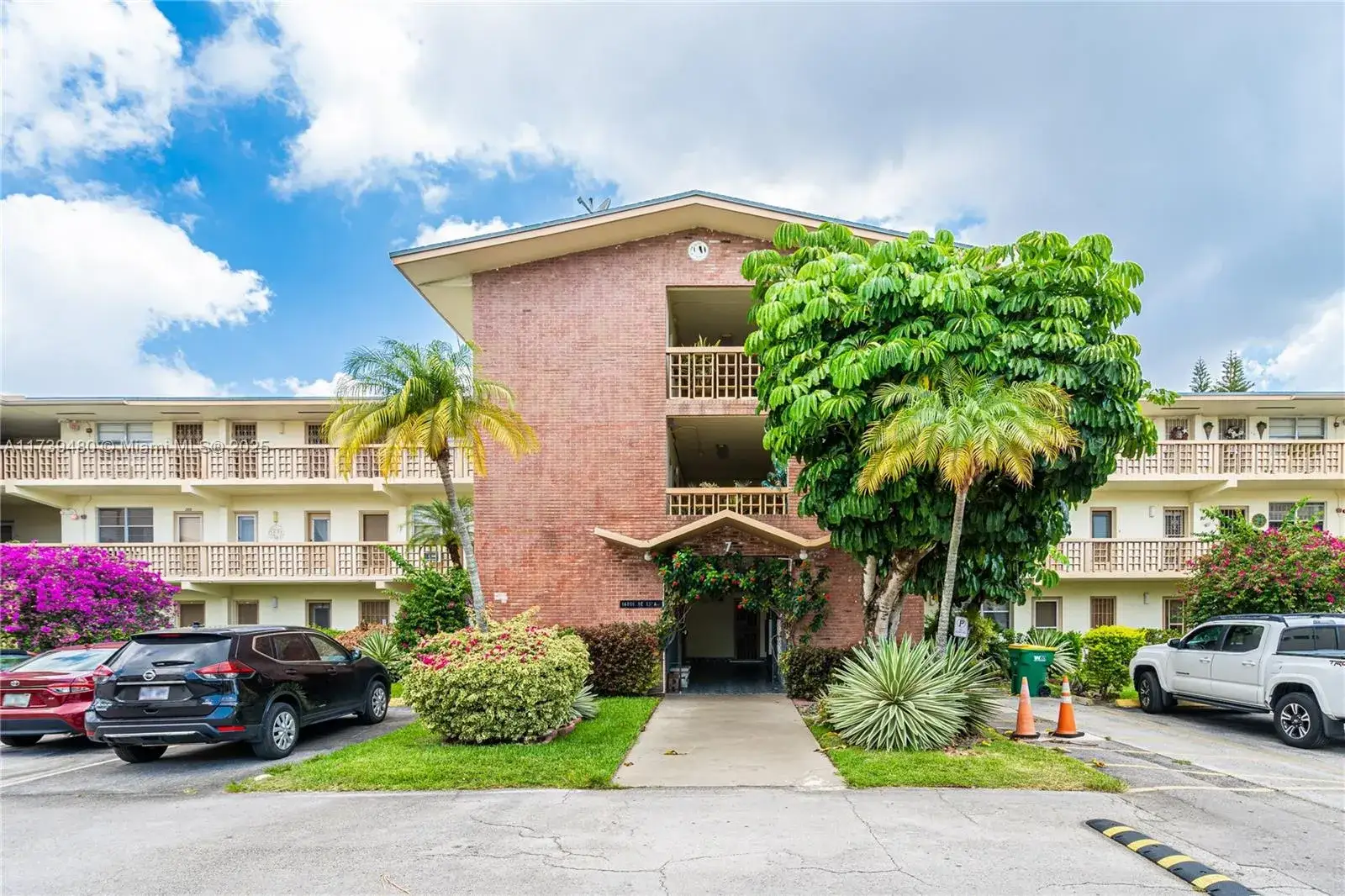2 bedroom 1 bath Residential for sale at 16801 NE 13th Ave # 101, Miami FL 33162