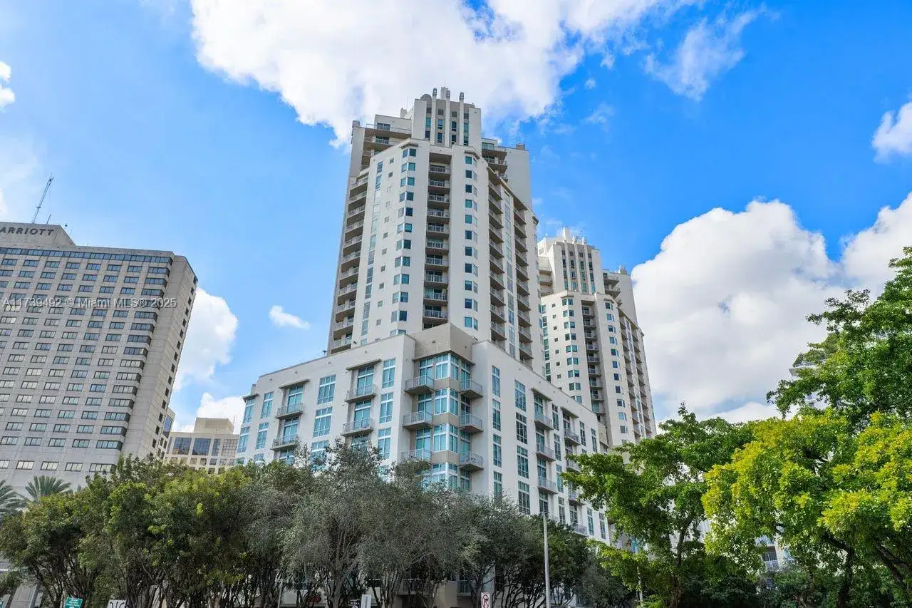 1 bedroom 1 bath Residential for sale at 9055 SW 73rd Ct # 903, Miami FL 33156