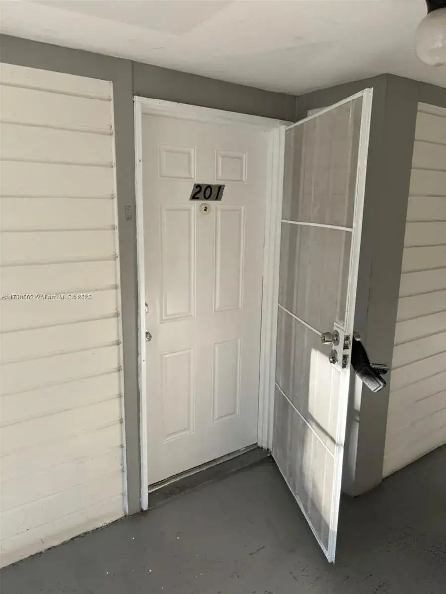 2 bedroom 2 bath Residential for sale at 929 NE 199th St # 201, Miami FL 33179