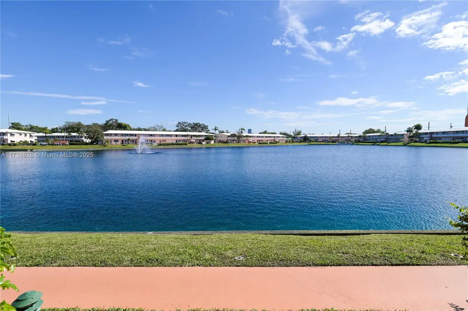 1 bedroom 1 bath Residential for sale at 925 SW 11th Ave # 2J, Hallandale Beach FL 33009