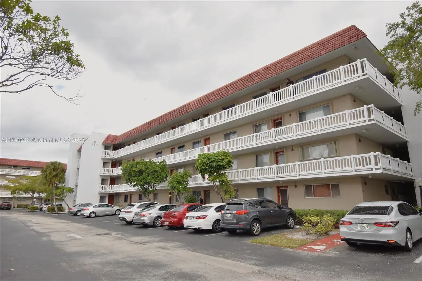 3 bedroom 2 bath Residential for sale at 3571 Inverrary Dr # 401, Lauderhill FL 33319