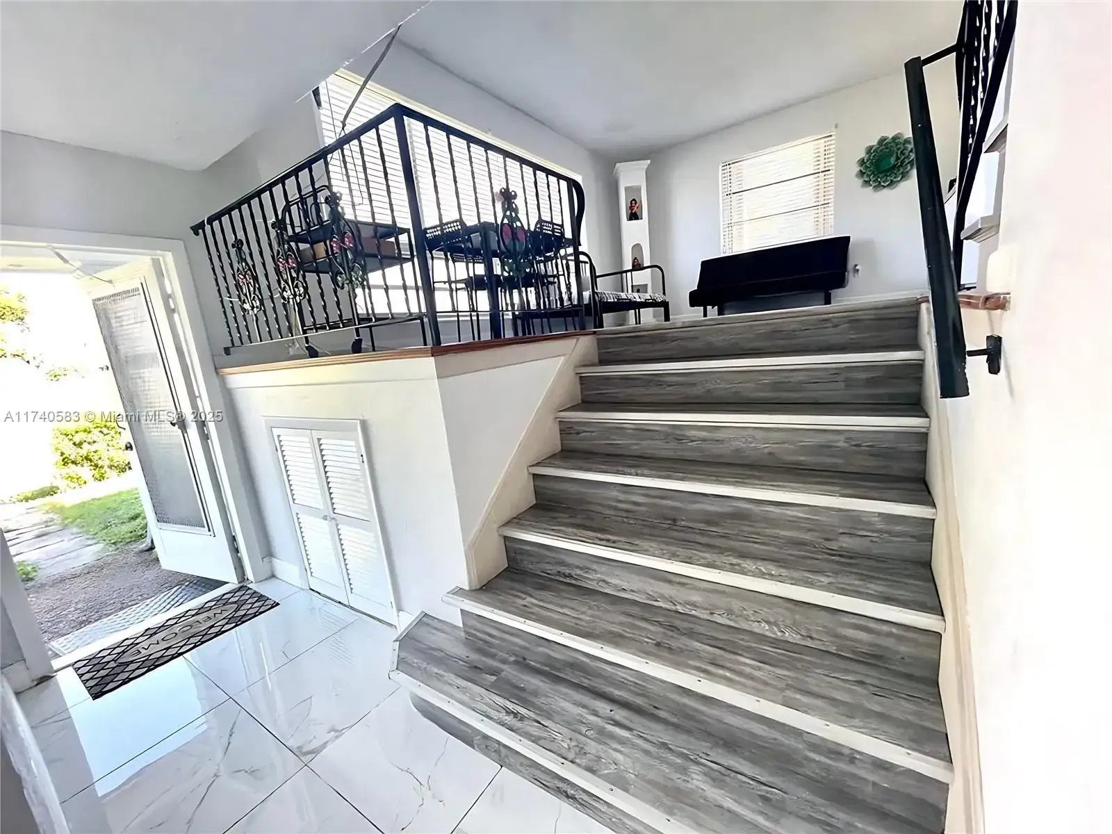 2 bedroom 2 bath Residential Lease for rent at 141 Mcarthur Pkwy # A, Pembroke Pines FL 33024
