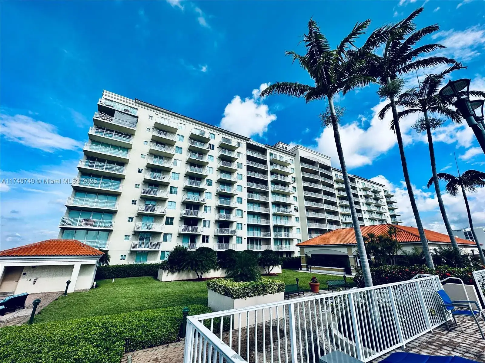 1 bedroom 1 bath Residential for sale at 3020 NE 32nd Ave # 621, Fort Lauderdale FL 33308