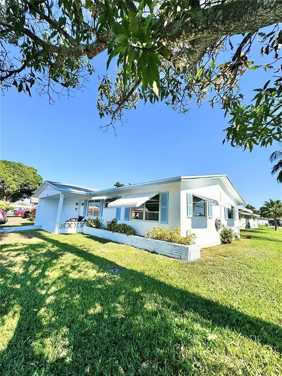 2 bedroom 2 bath Residential for sale at 4700 NW 48th Ave, Tamarac FL 33319