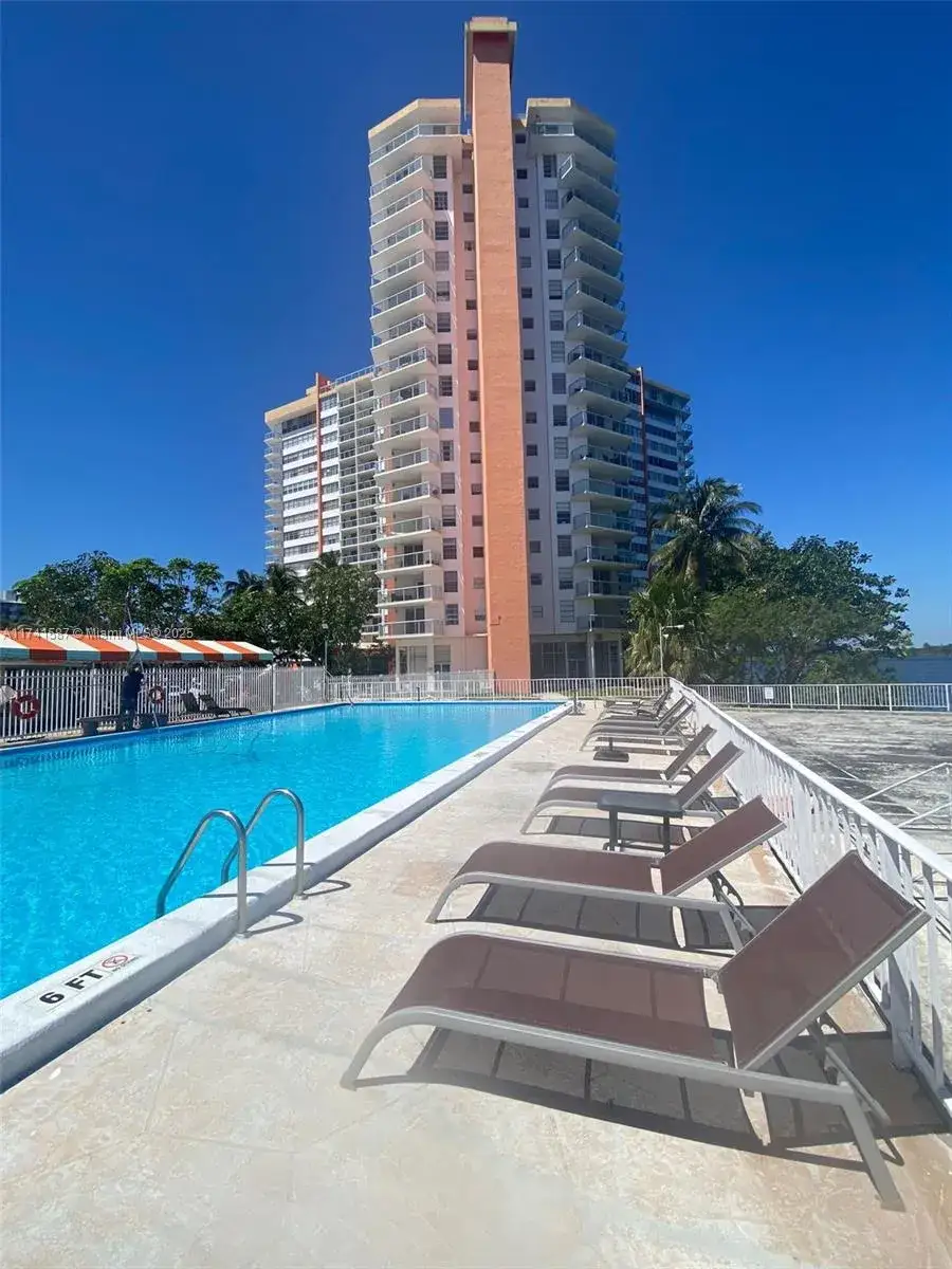 1 bedroom 2 bath Residential for sale at 1301 NE Miami Gardens Dr # 903W, Miami FL 33179