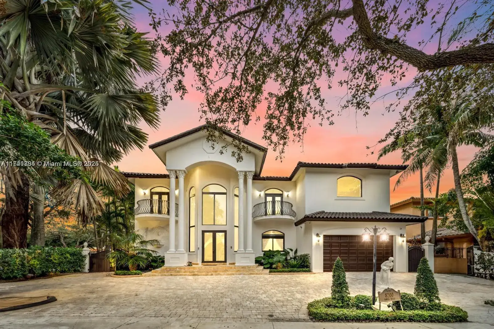 4 bedroom 4 bath Residential for sale at 8200 NW 163rd St, Miami Lakes FL 33016