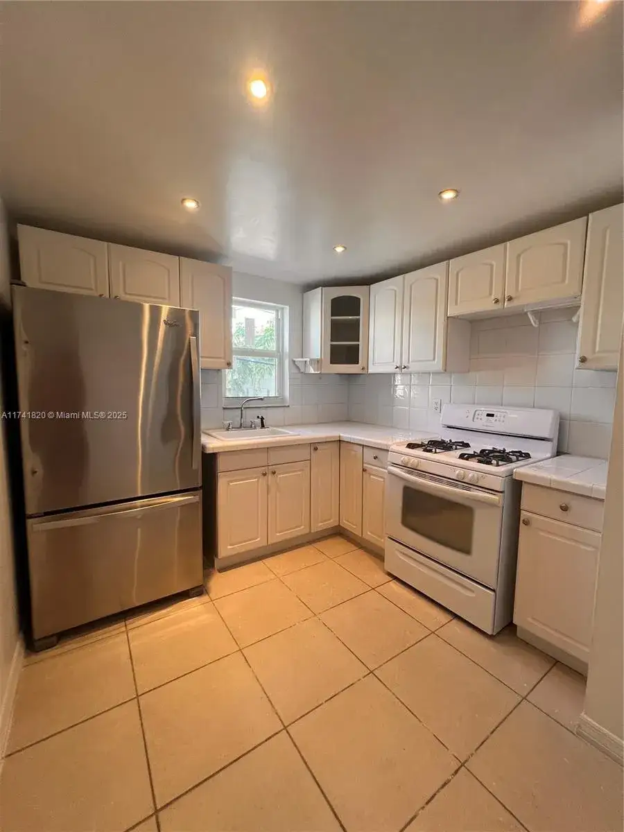1 bedroom 1 bath Residential for sale at 1033 Lenox Ave # 209, Miami Beach FL 33139