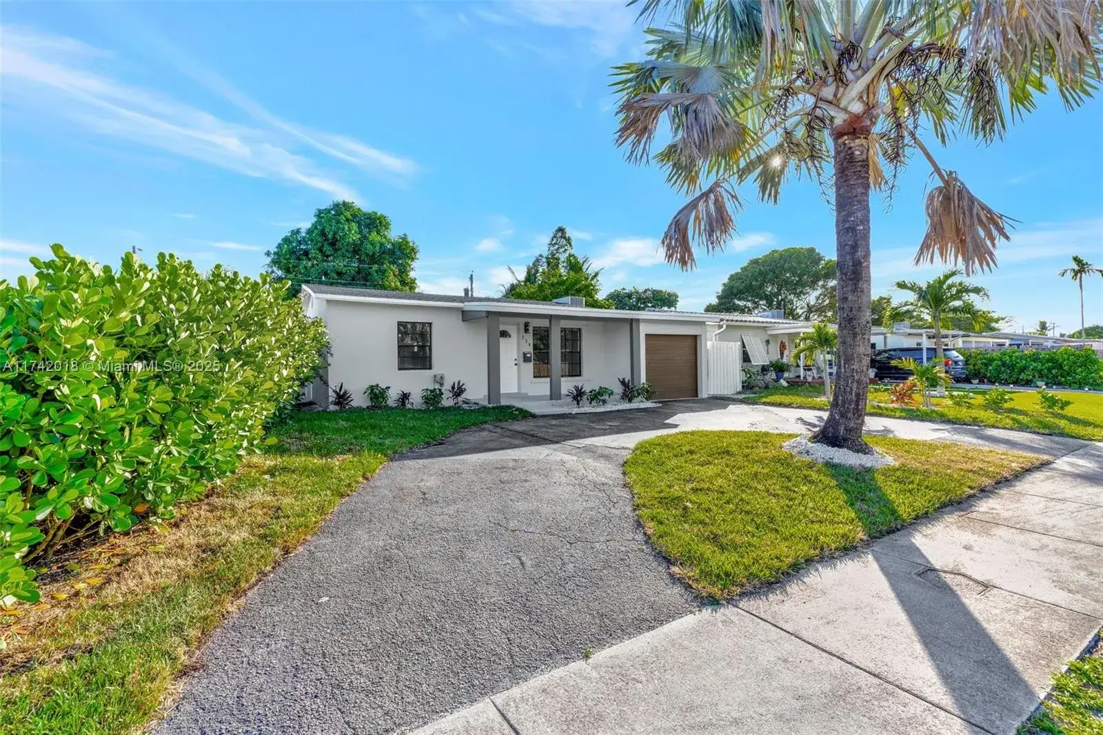 3 bedroom 2 bath Residential for sale at 230 NE 51st Ct, Oakland Park FL 33334