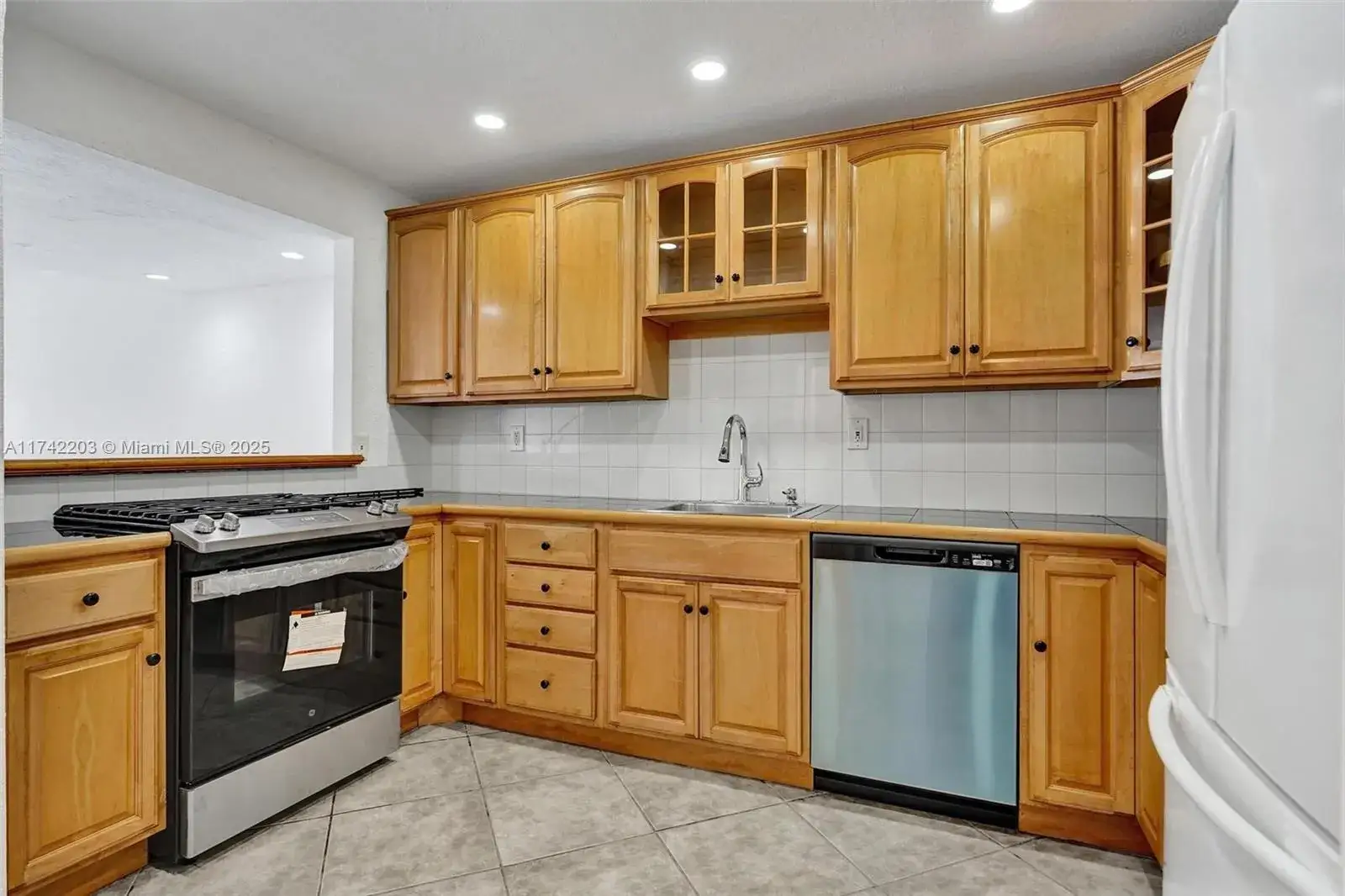 3 bedroom 2 bath Residential for sale at 8650 SW 67th Ave # 1022, Pinecrest FL 33156