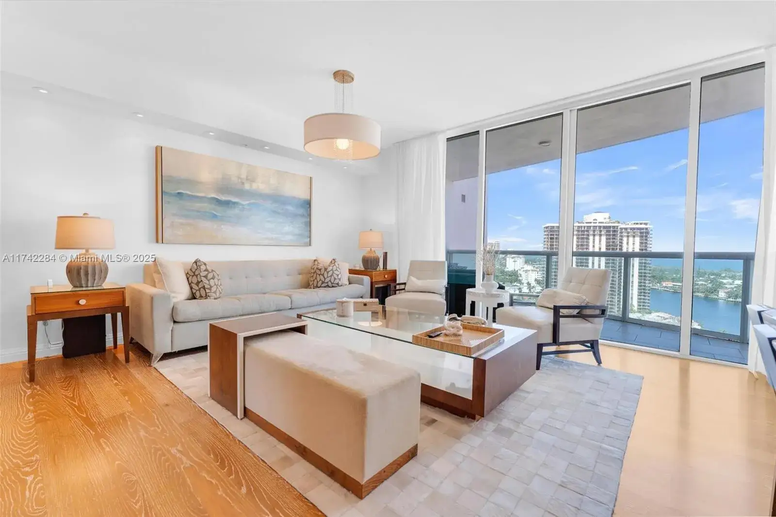 3 bedroom 3 bath Residential for sale at 19400 Turnberry Way # 2011, Aventura FL 33180