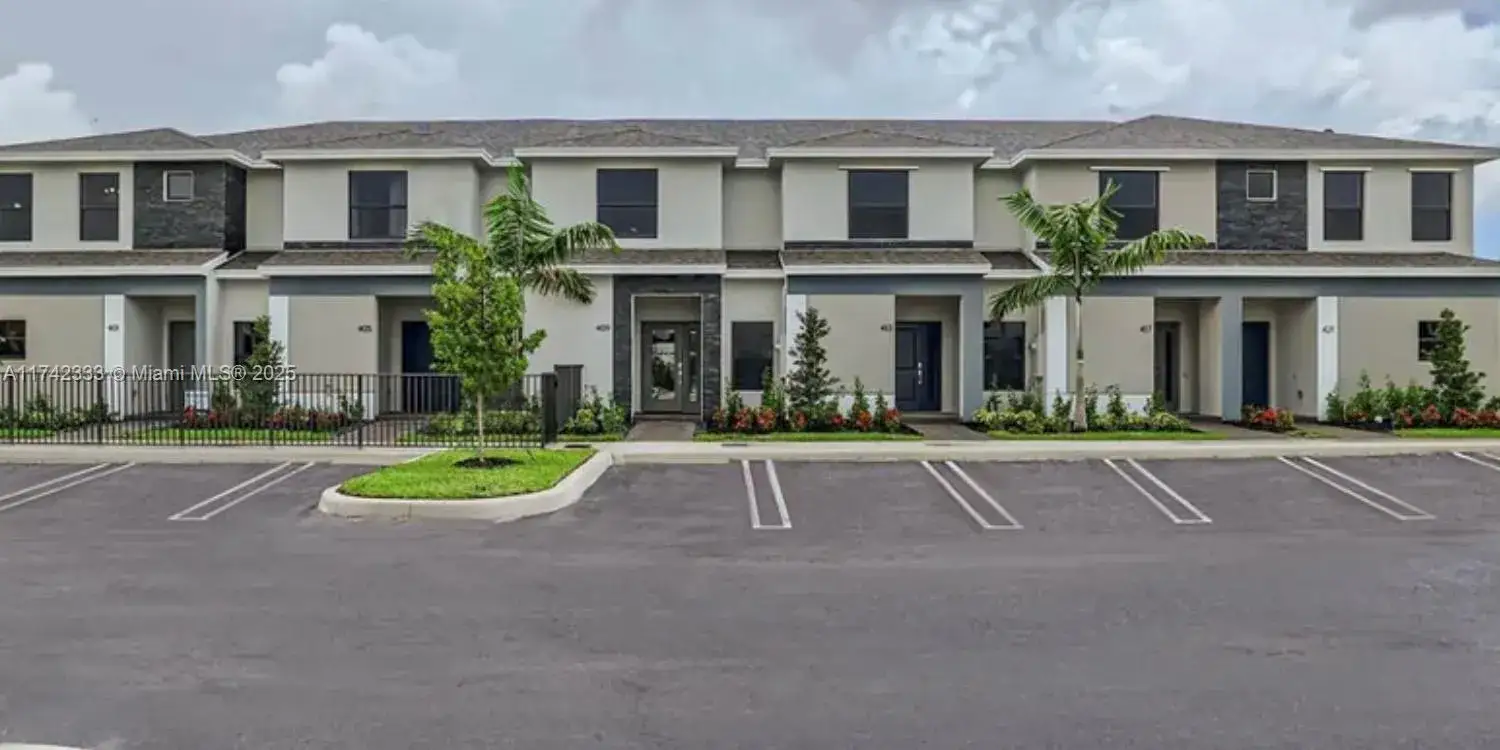 3 bedroom 3 bath Residential Lease for rent at 322 NE 1st Dr # 1, Florida City FL 33034