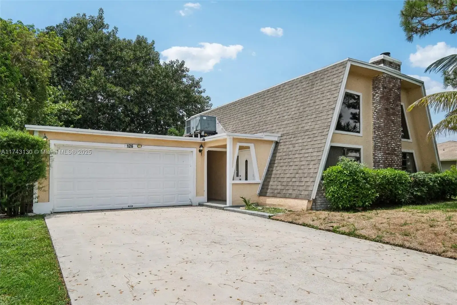 3 bedroom 2 bath Residential for sale at 126 Barcelona Dr, Royal Palm Beach FL 33411