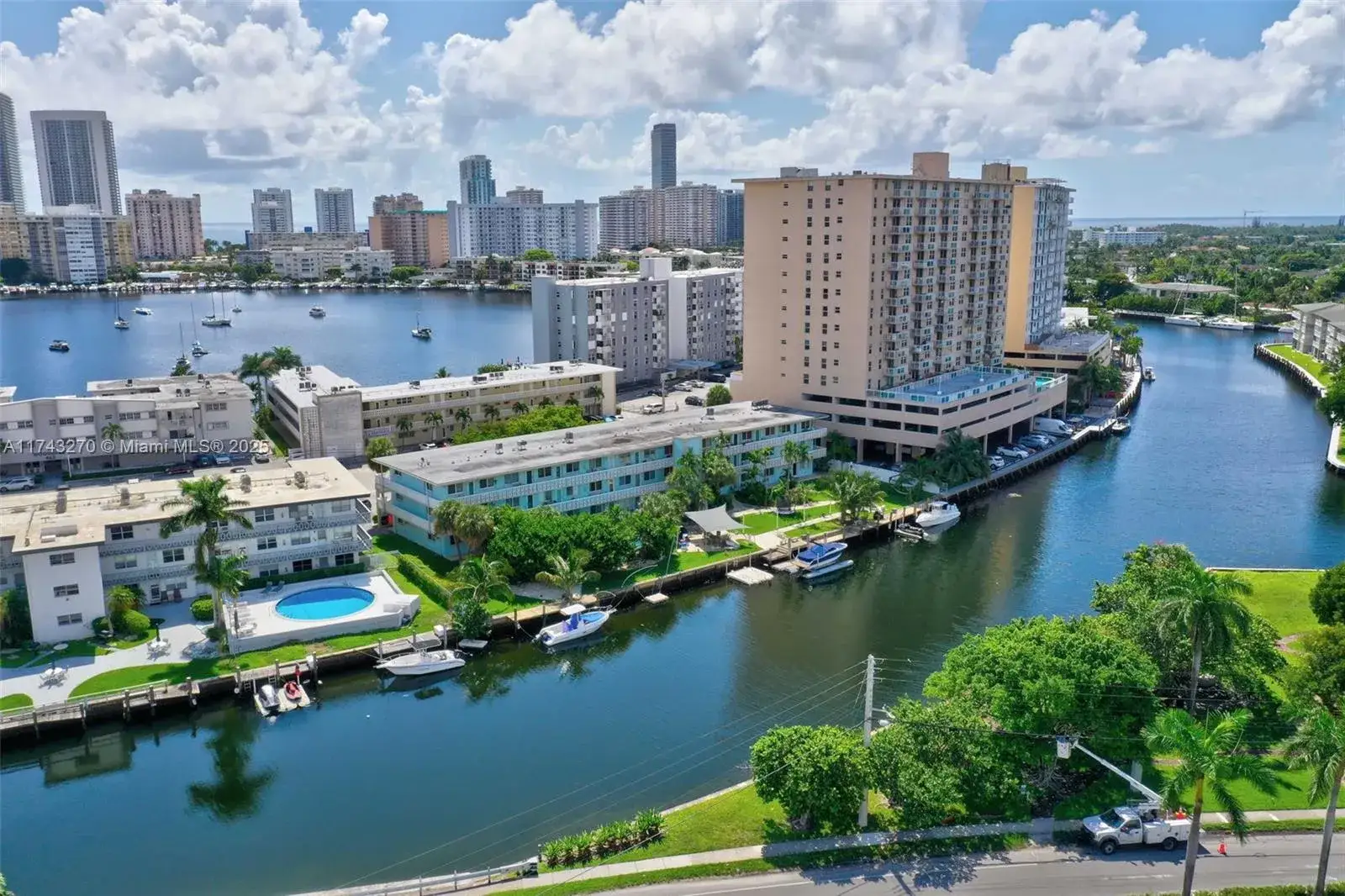 2 bedroom 2 bath Residential for sale at 270 Layne Blvd # 106, Hallandale Beach FL 33009
