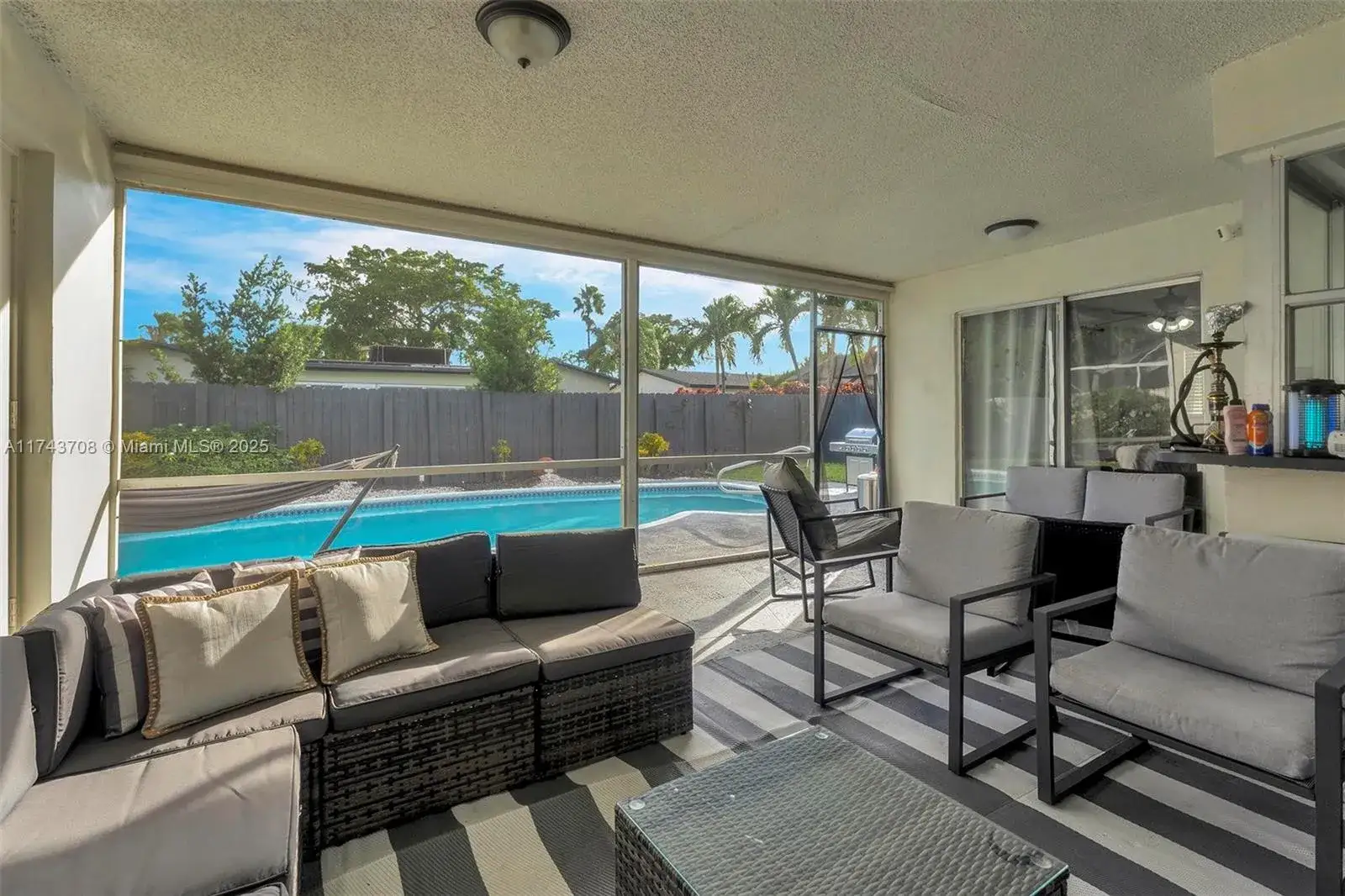 3 bedroom 2 bath Residential for sale at 7900 NW 1st Ct, Margate FL 33063