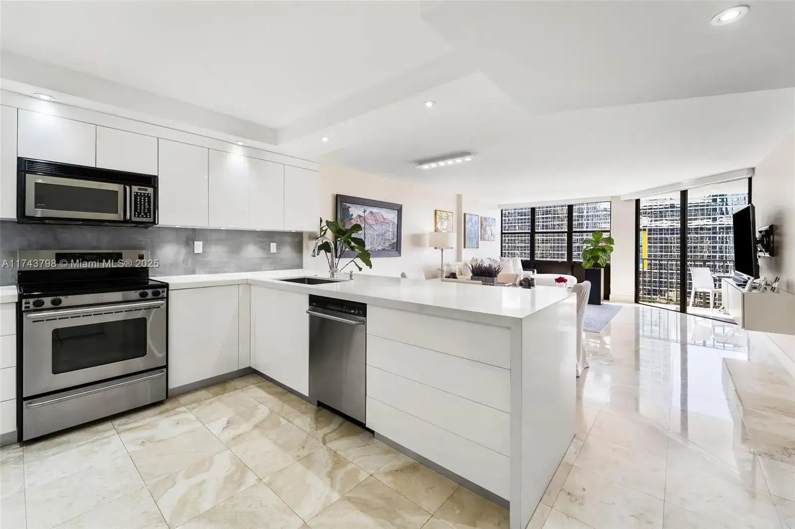 3 bedroom 3 bath Residential for sale at 1915 Brickell Ave, Miami FL 33129