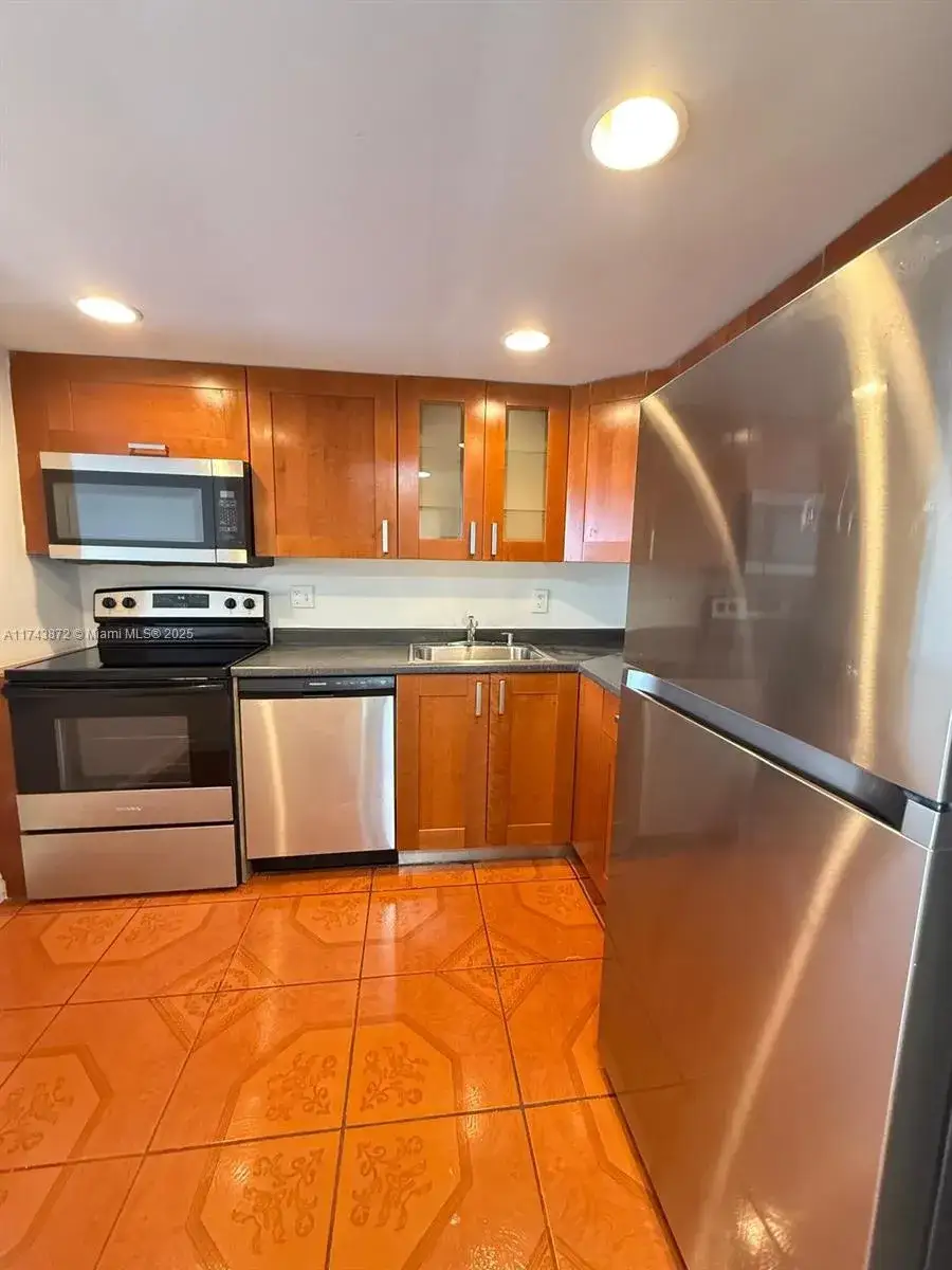 2 bedroom 2 bath Residential Lease for rent at 13499 Biscayne Blvd # 1114, North Miami FL 33181