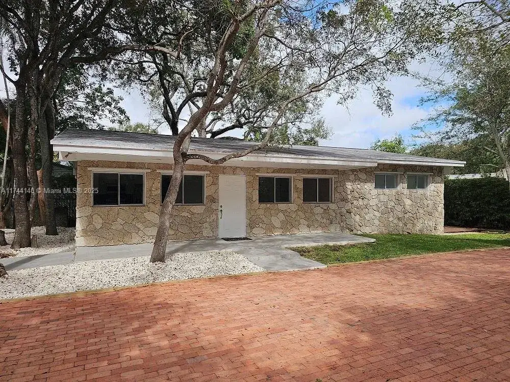 3 bedroom 3 bath Residential Lease for rent at 7031 SW 63rd Ct, South Miami FL 33143