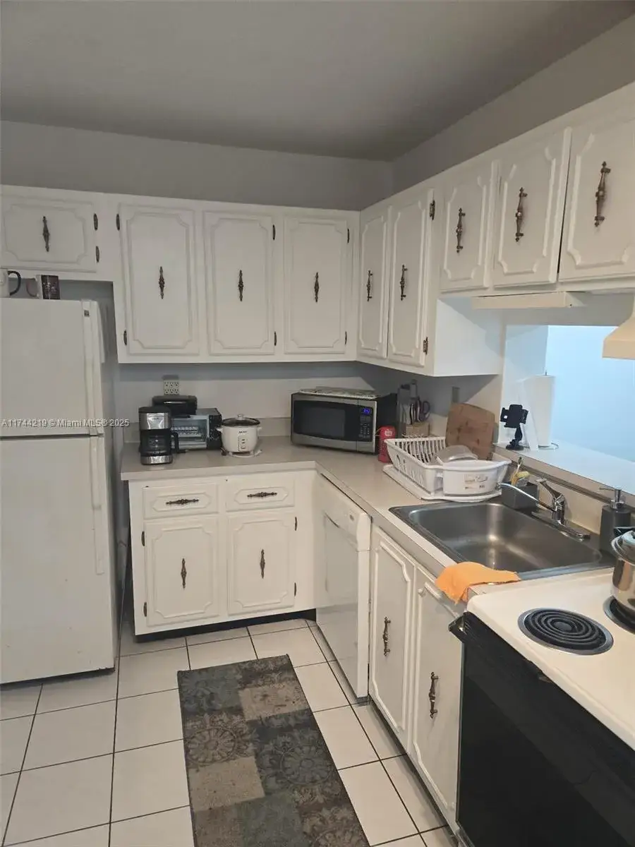 1 bedroom 1 bath Residential Lease for rent at 5201 NW 7th St # 403, Miami FL 33126