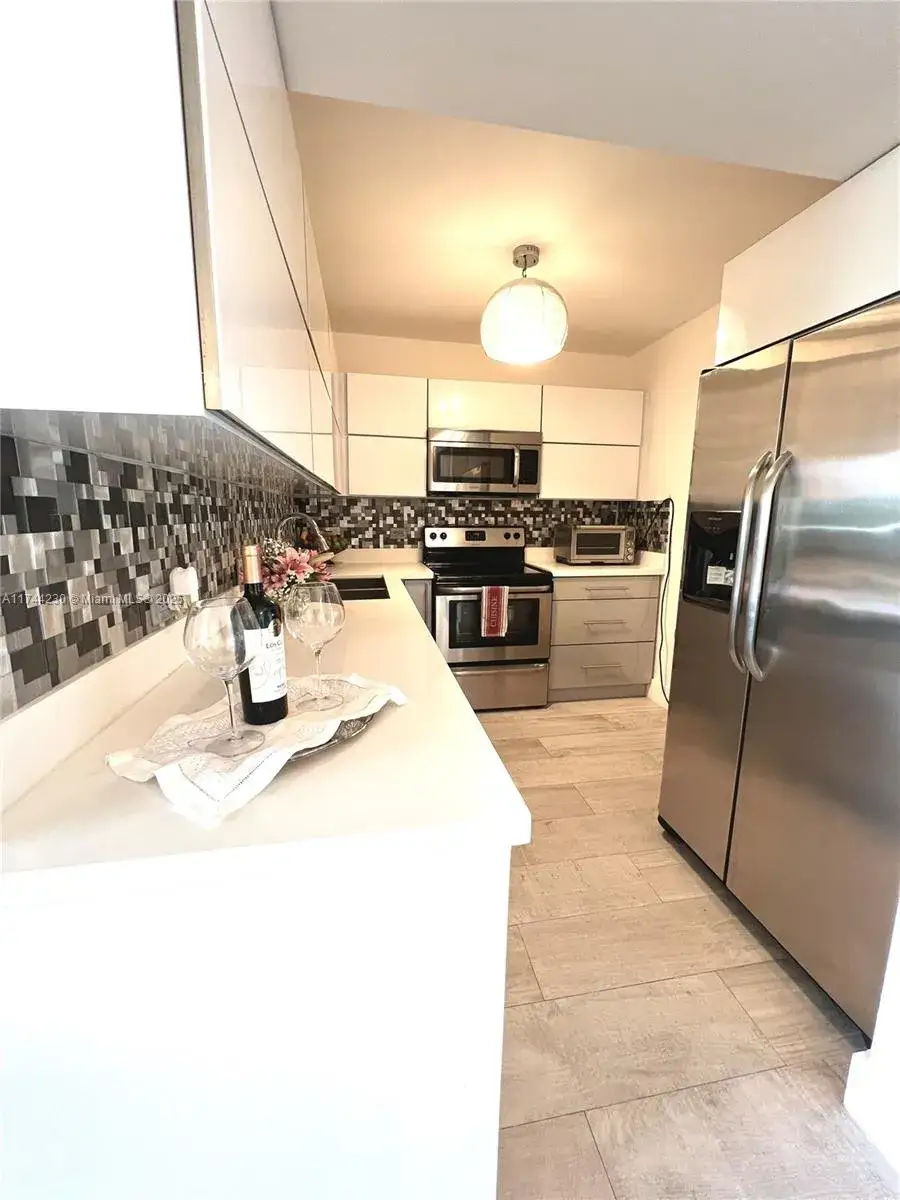 2 bedroom 2 bath Residential for sale at 3625 N Country Club Dr # 404, Aventura FL 33180