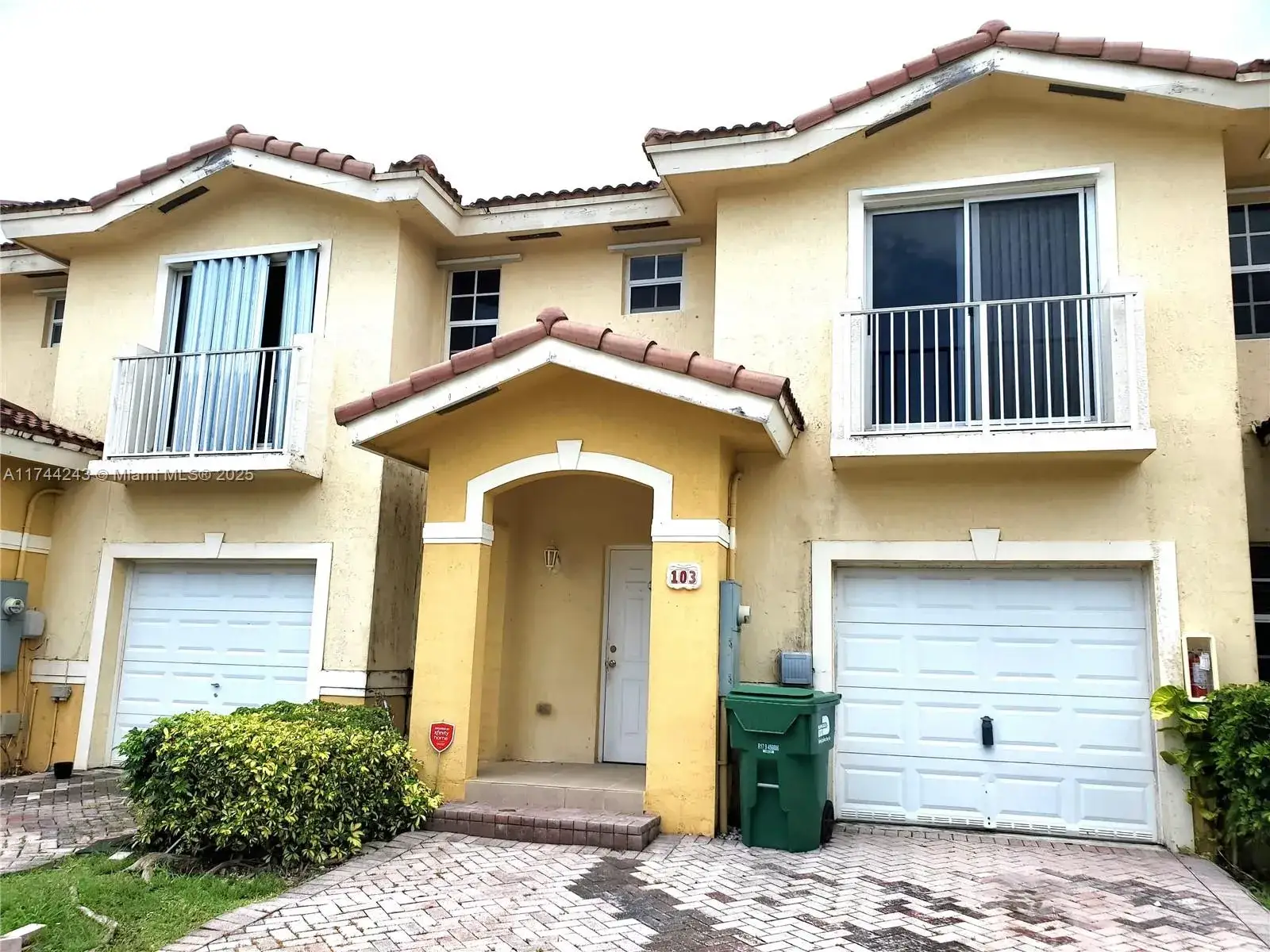 3 bedroom 2 bath Residential for sale at 14122 SW 260th St # 103, Homestead FL 33032
