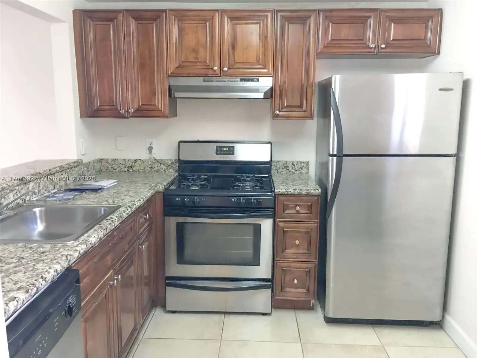 1 bedroom 1 bath Residential Lease for rent at 18011 NW 68th Ave # 104, Hialeah FL 33015