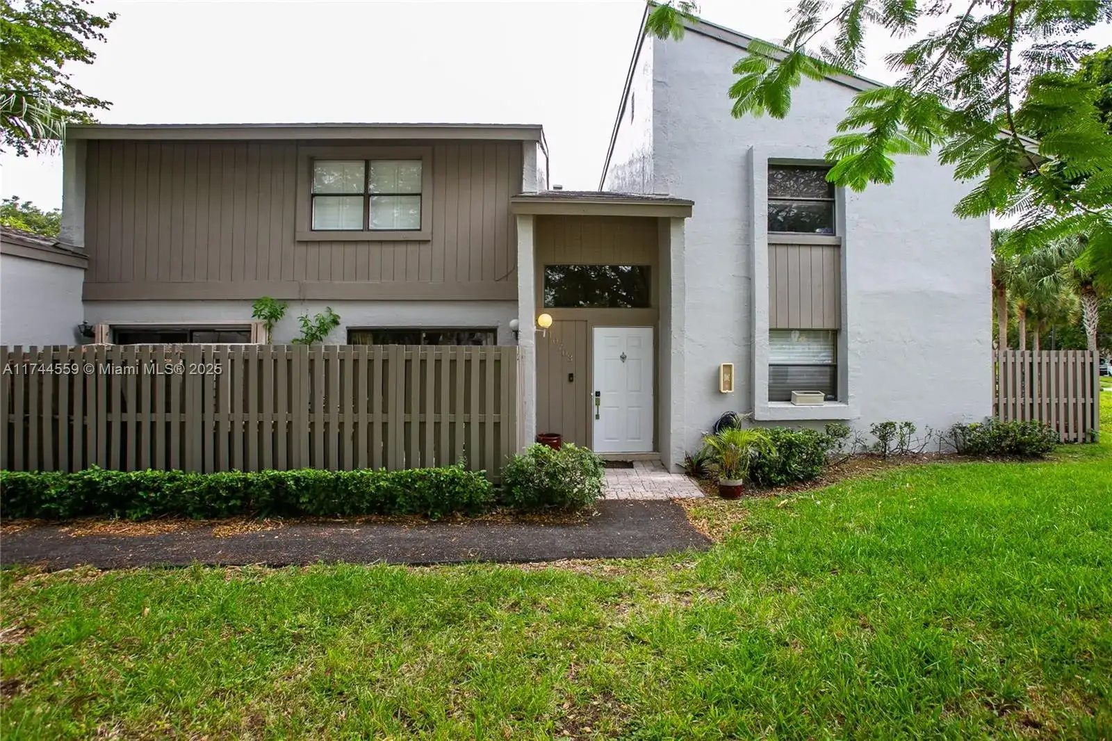 3 bedroom 2 bath Residential for sale at 10703 SW 113th Pl # 100B, Miami FL 33176