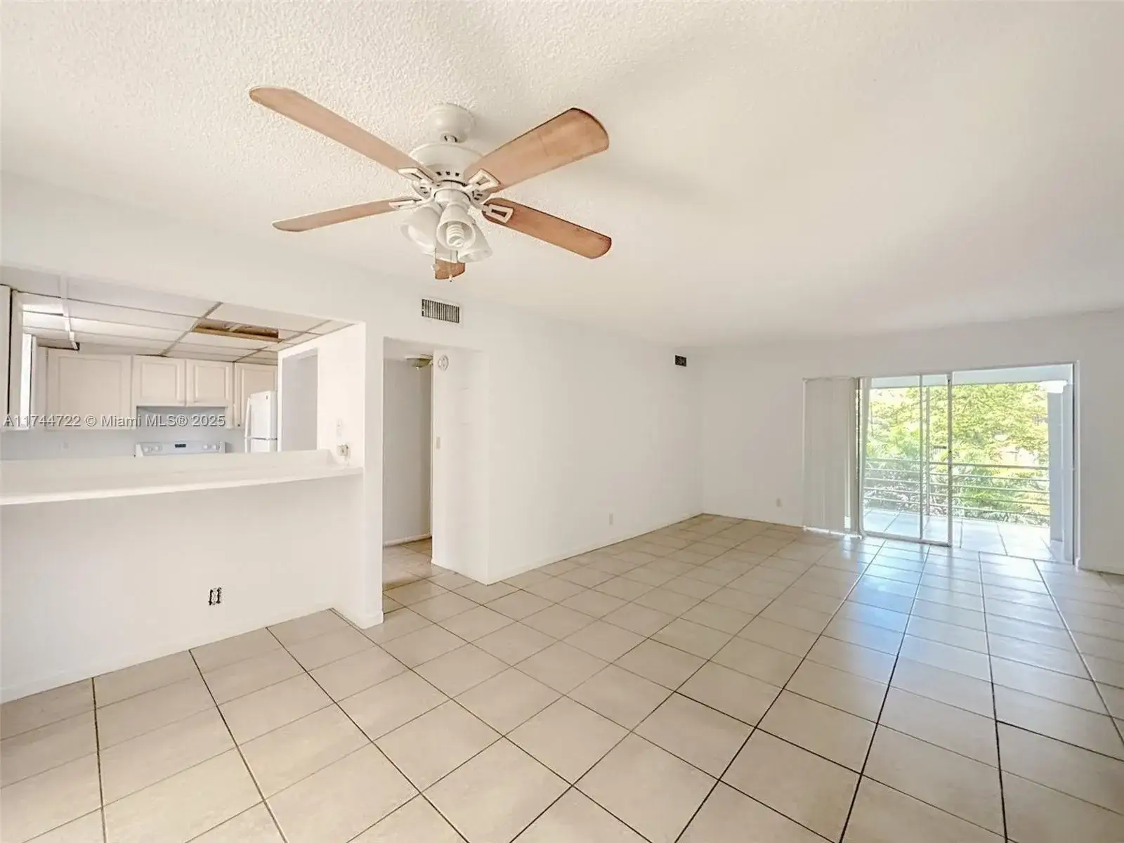1 bedroom 1 bath Residential Lease for rent at 4221 NW 19th St # 288, Lauderhill FL 33313