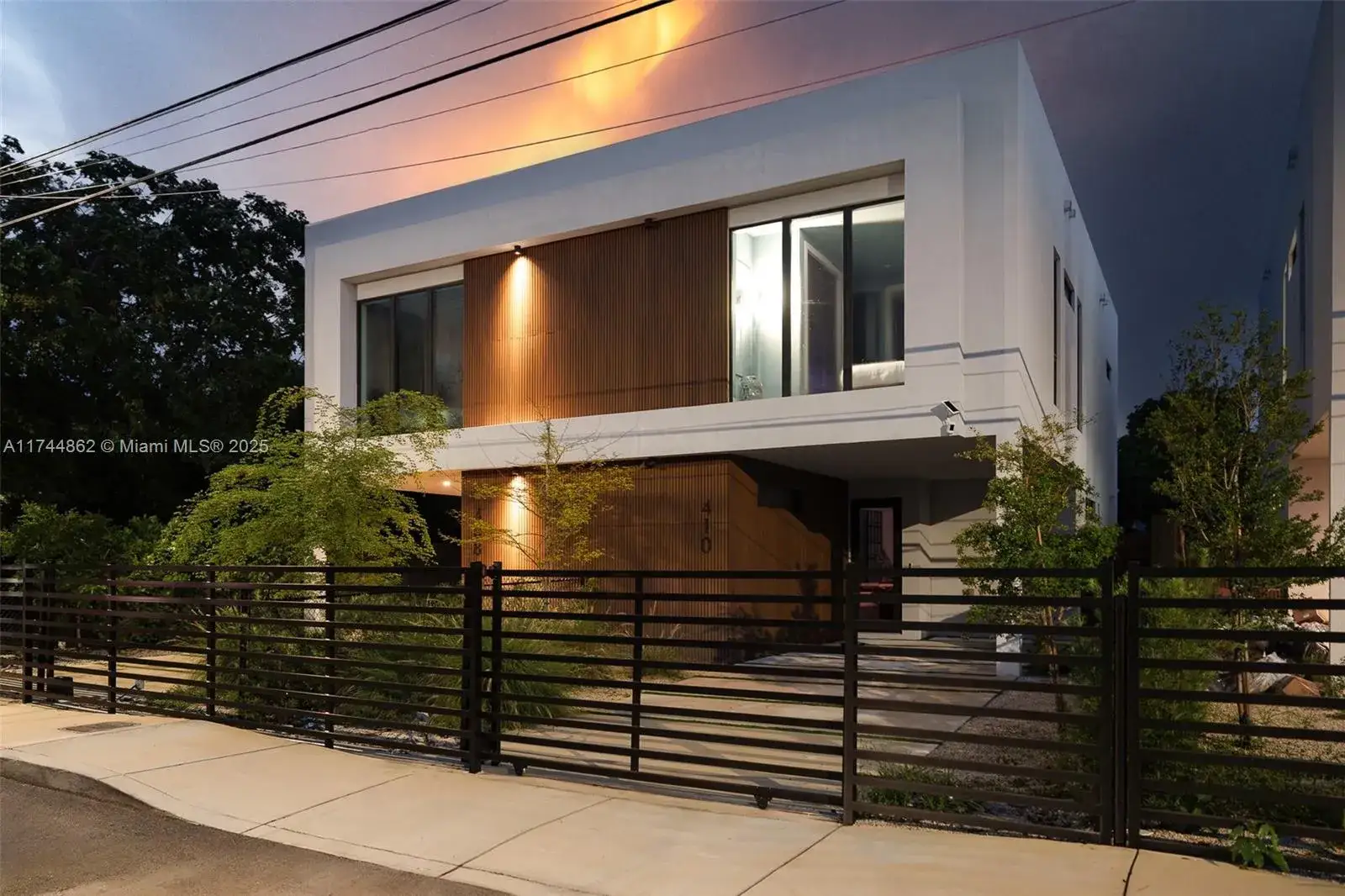 3 bedroom 2 bath Residential for sale at 410 NW 52nd St, Miami FL 33127