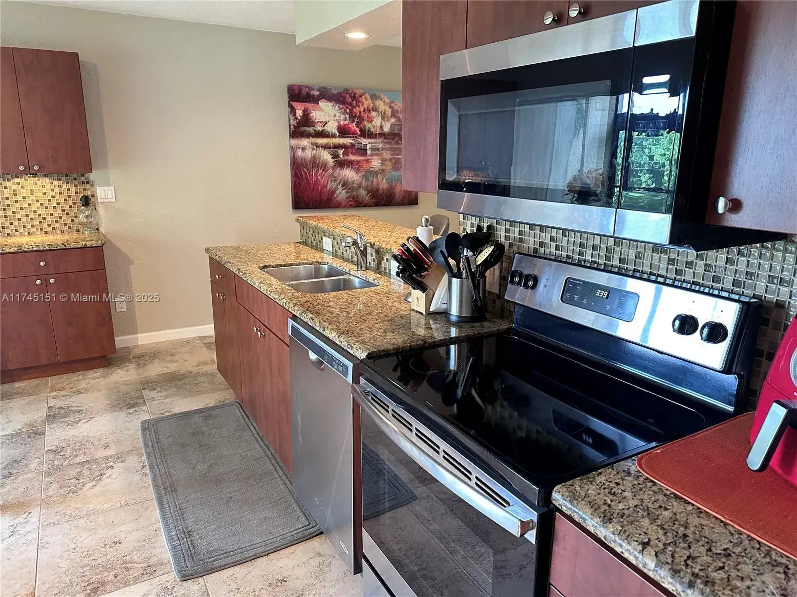 3 bedroom 2 bath Residential for sale at 5302 NE 6th # A16, Oakland Park FL 33334