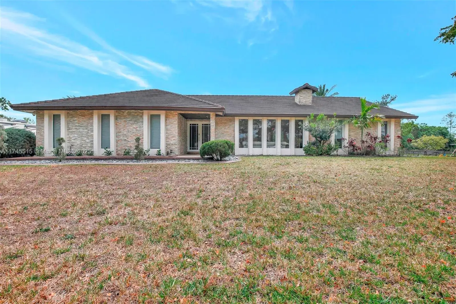 3 bedroom 2 bath Residential for sale at 17500 SW 68th Ct, Southwest Ranches FL 33331