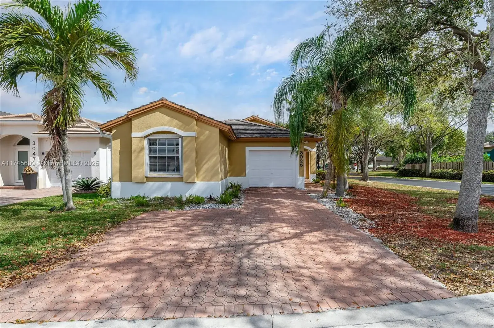 3 bedroom 2 bath Residential for sale at 3025 NW 99th Pl, Doral FL 33172