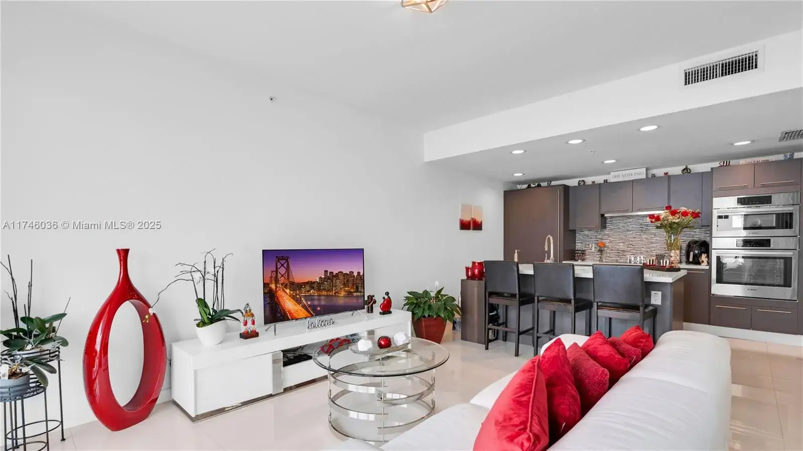 1 bedroom 1 bath Residential for sale at 7875 NW 107th ave # 511, Doral FL 33178