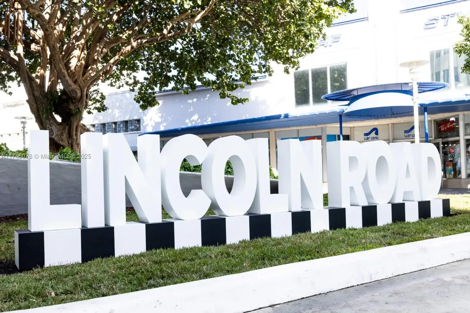 Commercial Sale for sale at 420 Lincoln Road # 215, Miami Beach FL 33139