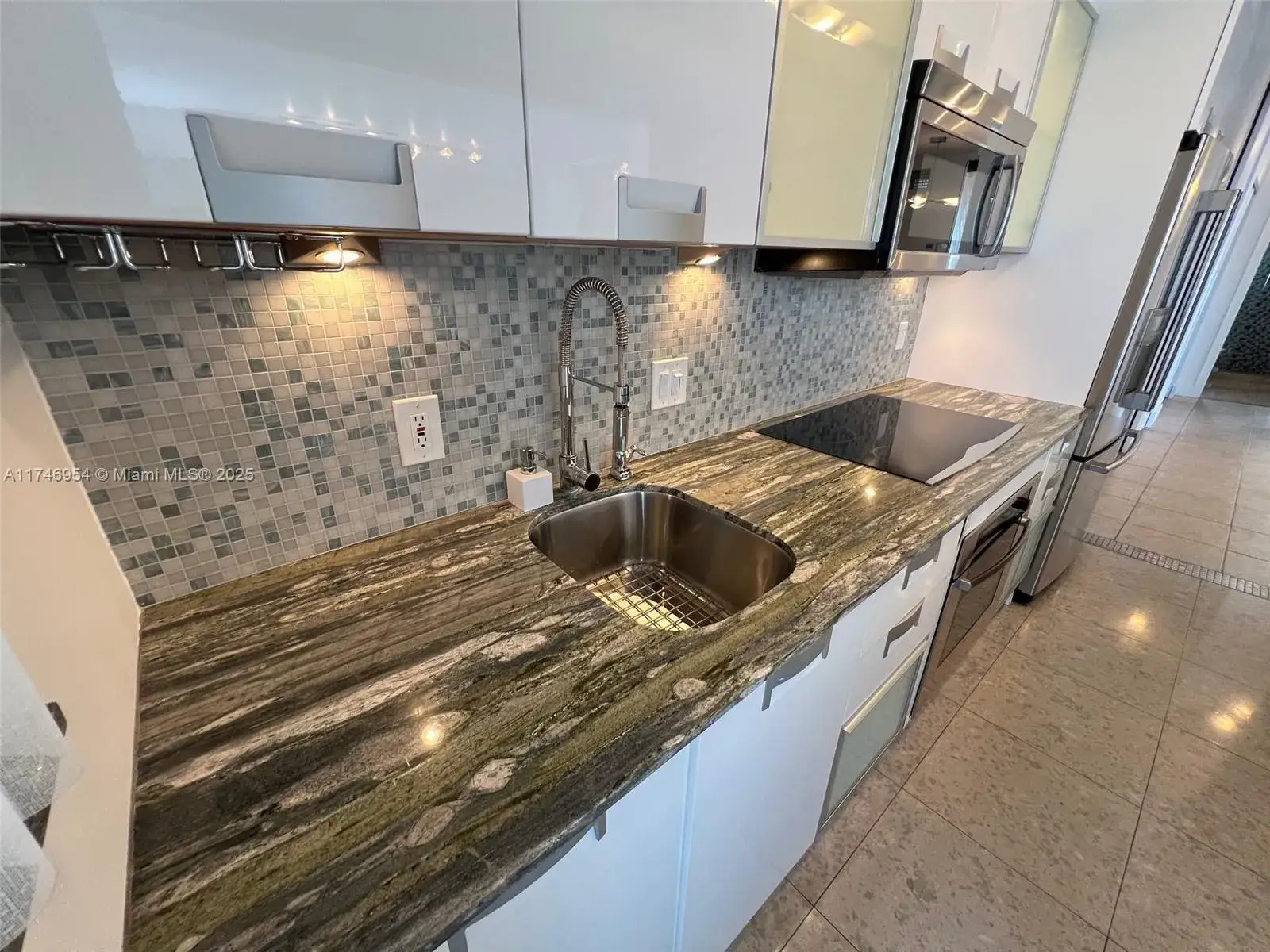 1 bedroom 1 bath Residential for sale at 1340 Lincoln Rd # 705, Miami Beach FL 33139