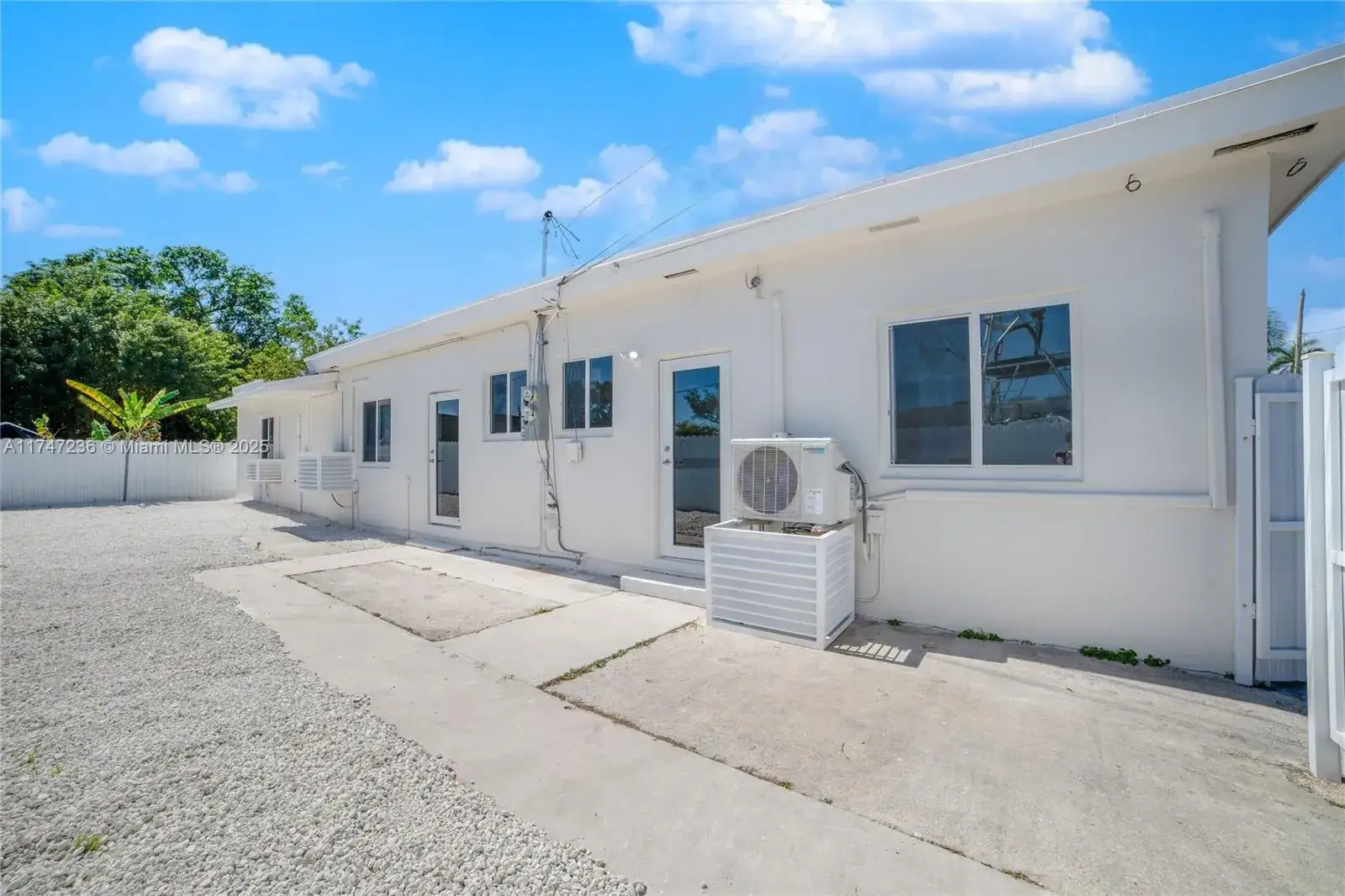 2 bedroom 1 bath Residential Lease for rent at 10272 SW 178th St # 1, Miami FL 33157