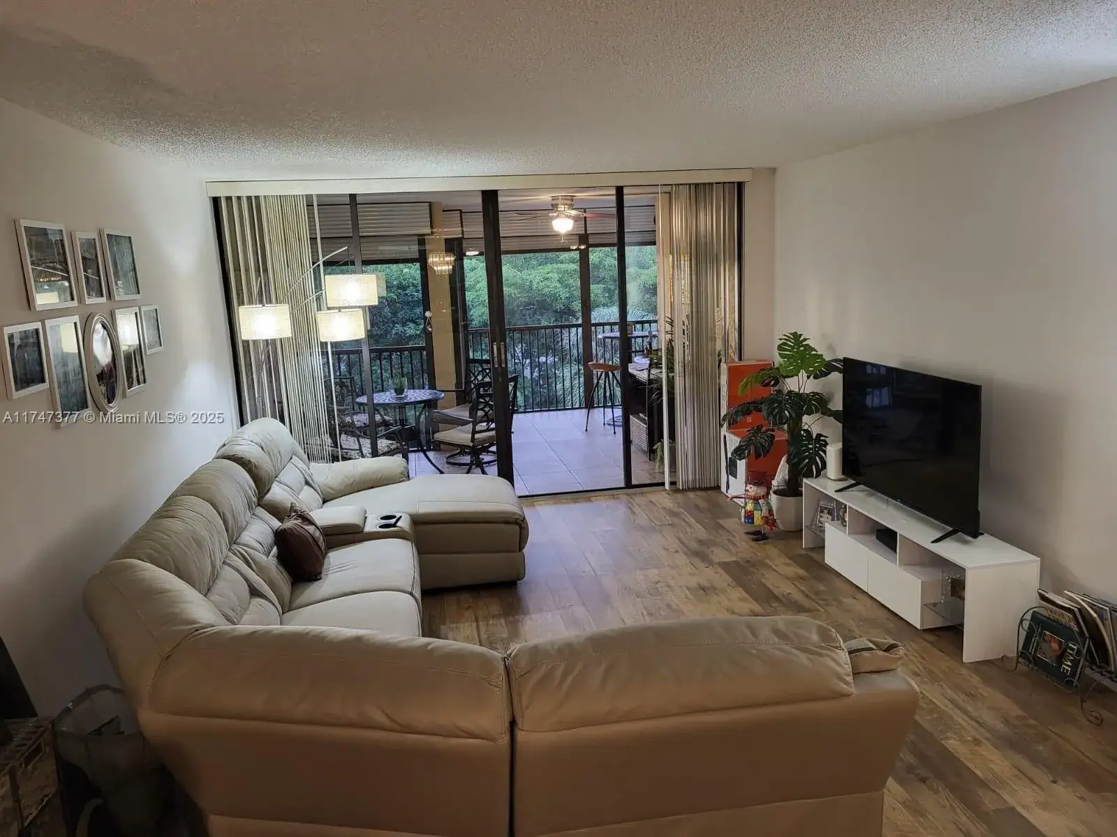 2 bedroom 2 bath Residential for sale at 2810 N 46th Ave, Hollywood FL 33021